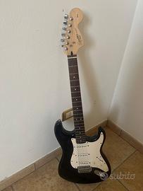 Chitarra fender squier affinity strat bianca e ner