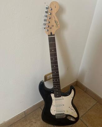 Chitarra fender squier affinity strat bianca e ner