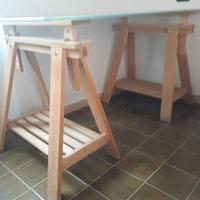 Scrivania in vetro  con supporto di cavalletti