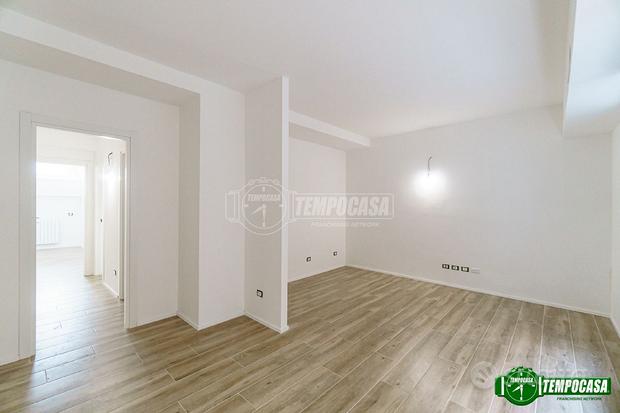 TRILOCALE COMPLETAMENTE REALIZZATO A NUOVO