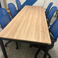 Tavolo con sedie per ufficio e non