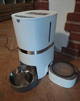 Distributore cibo per Cani e Gatti