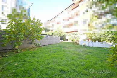 Appartamento pentalocale spazioso con ampio giardi