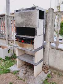 Barbecue in muratura con cappa