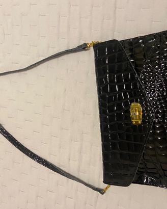 Borsa nera tracolla abbastanza grande