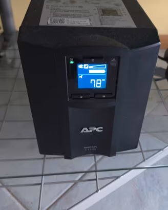 UPS APC  smart 1500VA(900W)