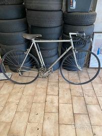 atrezzatura officina e bici da corsa sedile rally