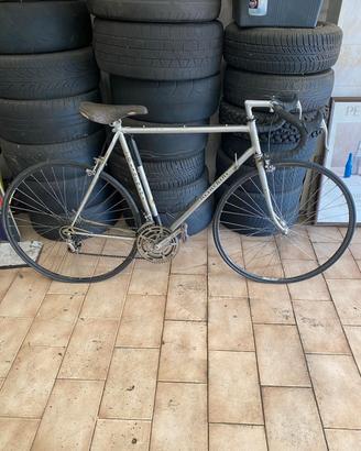 atrezzatura officina e bici da corsa sedile rally
