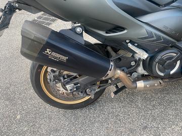 YAMAHA TMAX 560 SCARICO AKRAPOVIC OMOLOGATO