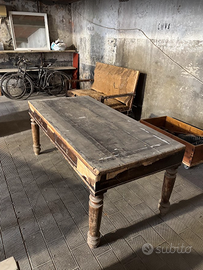 Tavolo vintage in legno