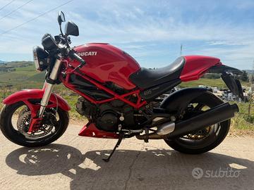 Ducati Monster 695