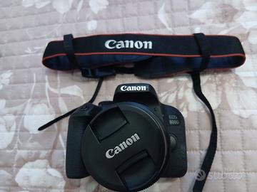 Fotocamera Canon EOS 800D con accessori