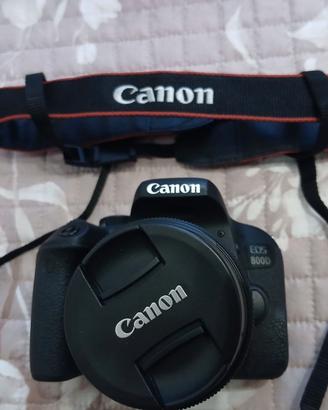 Fotocamera Canon EOS 800D con accessori