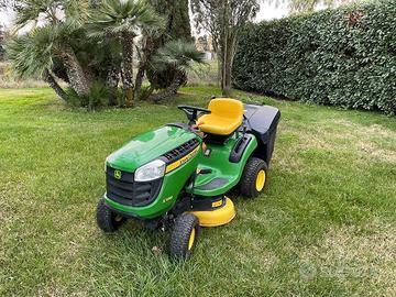 Trattorino taglia prato