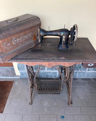Macchina da cucire vintage da restaurare