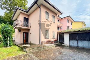 BIFAMILIARE CON GARAGE E GIARDINO PRIVATO