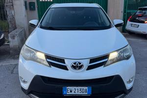 TOYOTA RAV4 2.0 diesel Anno 2015