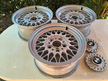 Cerchi BMW originali 7J X 15 e coppette coprimozzo