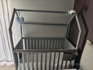 Lettino in legno grigio a casetta 60x120