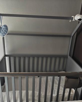 Lettino in legno grigio a casetta 60x120