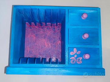 Organizzatore CD in legno pitturato