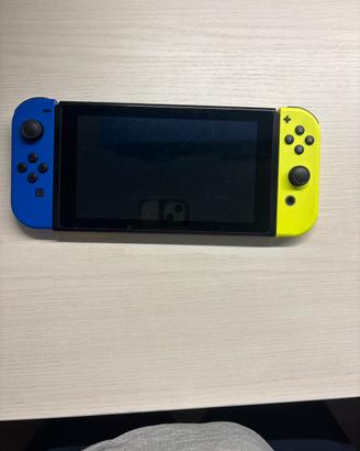 Nintendo Switch 2018 + 4 Joy-con (2 nuovi)