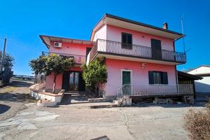 Villa indipendente con giardino