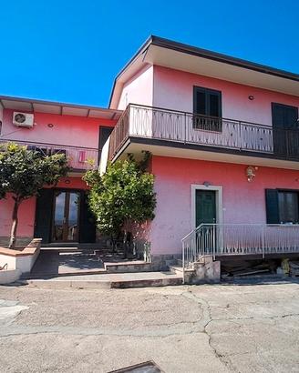 Villa indipendente con giardino
