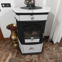 Stufa a Legna Lincar in Ghisa e Maiolica Bianca