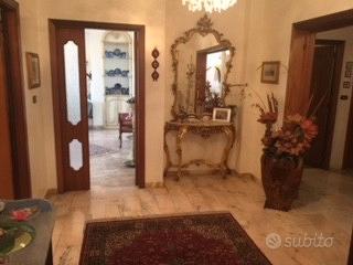 Appartamento divisibile due ingressi + garage