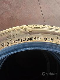 gomme 225/40 R18 92v al 30% M+S