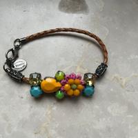 Braccialetto intrecciato con fiori