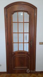 Porta da interno ad arco in noce