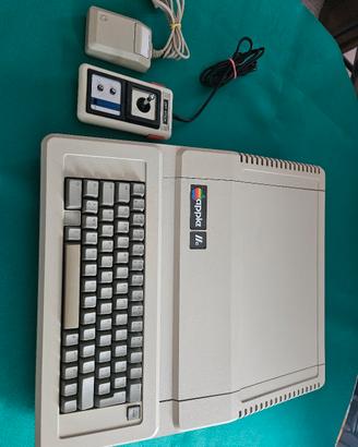 Apple 2e espanso con alimentatore recappato