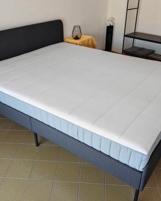 Set Letto IKEA SLATTUM 160x200 + 2 Comodini KNARRE