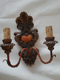 Coppia di applique in legno antichizzato