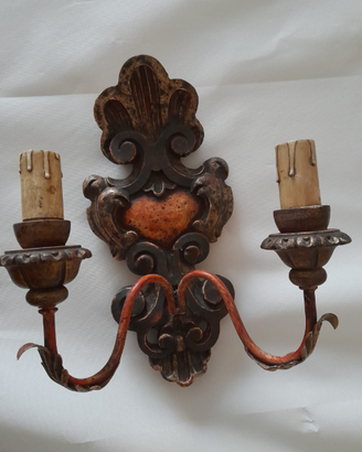 Coppia di applique in legno antichizzato