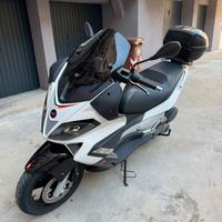 Aprilia sr max 300