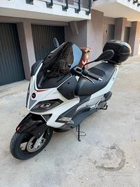 Aprilia sr max 300