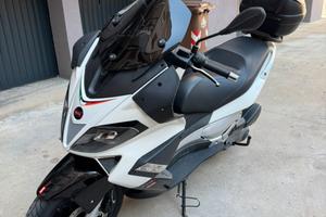 Aprilia sr max 300