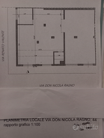 Locale 3 vetrine ad angolo