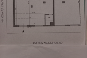 Locale 3 vetrine ad angolo