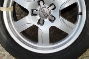 4 cerchi originali con gomme per Audi A4
