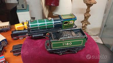 locomotore in latta meccanico 