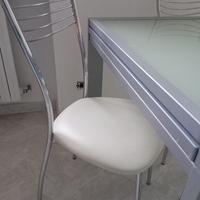 Tavolo e sedie