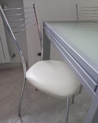 Tavolo e sedie
