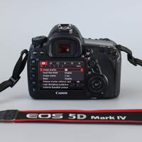 Fotocamera Canon 5D4 usata con dotazione originale