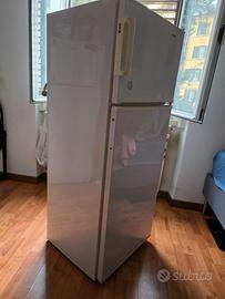 Frigo Polaris con ampio congelatore