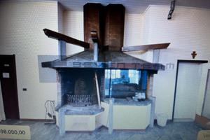 Appartamento e locale commerciale