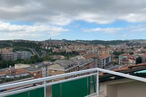 Appartamento con terrazzo zona regione